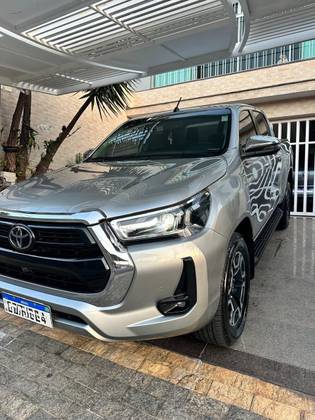 TOYOTA HILUX 2.8 D-4D TURBO DIESEL CD SRX 4X4 AUTOMÁTICO